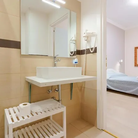 5 Stelle Πανσιόν 4*